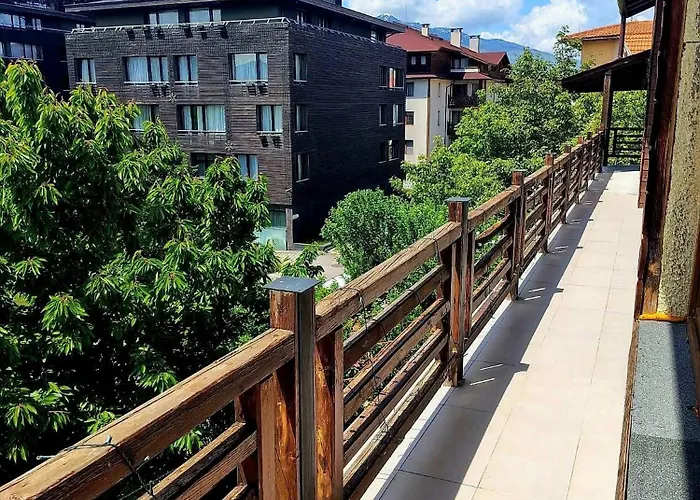 цветелина и митко * 班斯科